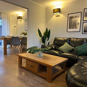 https://the-beaver-house.belfasthotelsireland.com