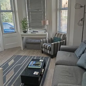 https://newly-refurbished-stylish-apartment.tophotelsbath.com