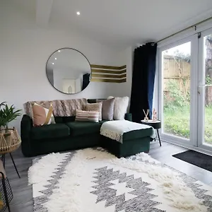 https://minister-house-apt-1-by-ty-sa.cardiffhotelswales.com