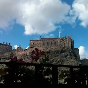 Apartment Joivy Stylish Castle View, Edinburgh