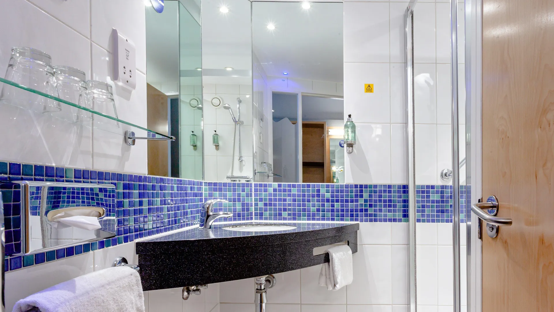 Отель Holiday Inn Express Edinburgh - Royal Mile By Ihg