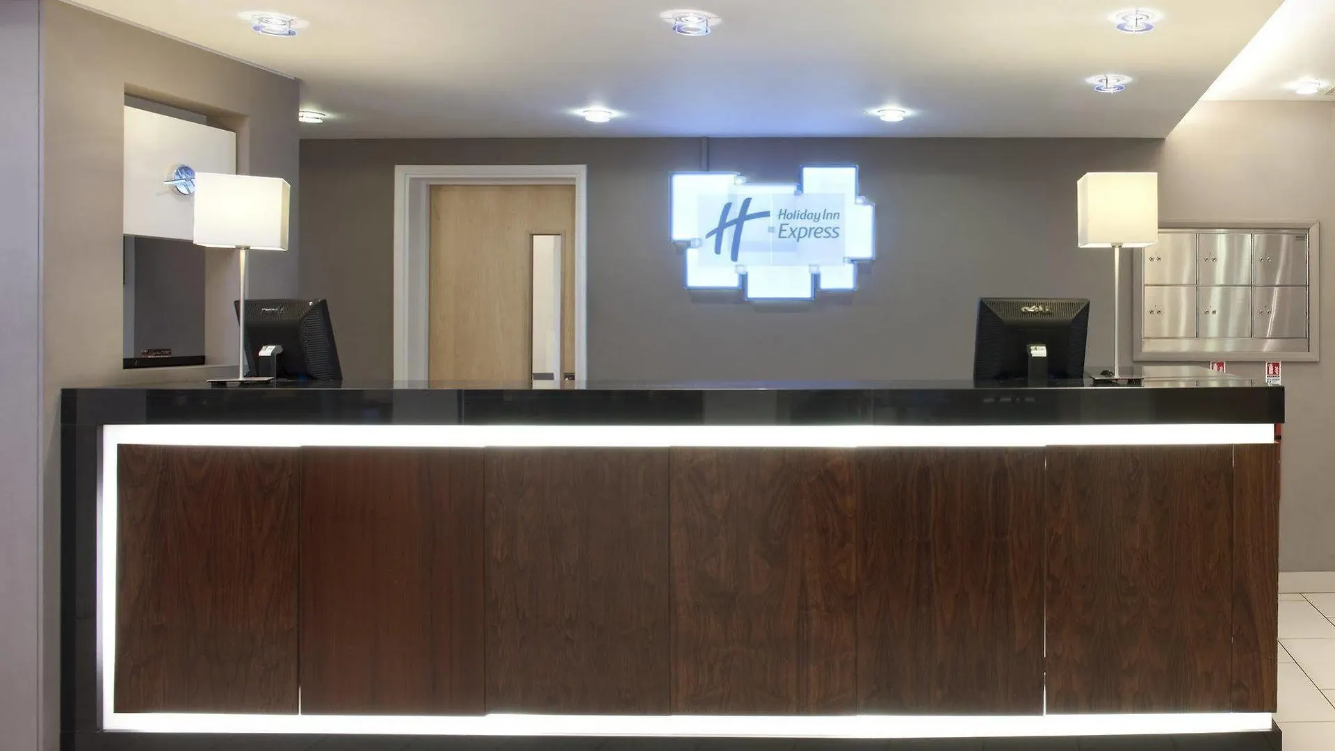 Holiday Inn Express Edinburgh - Royal Mile By Ihg