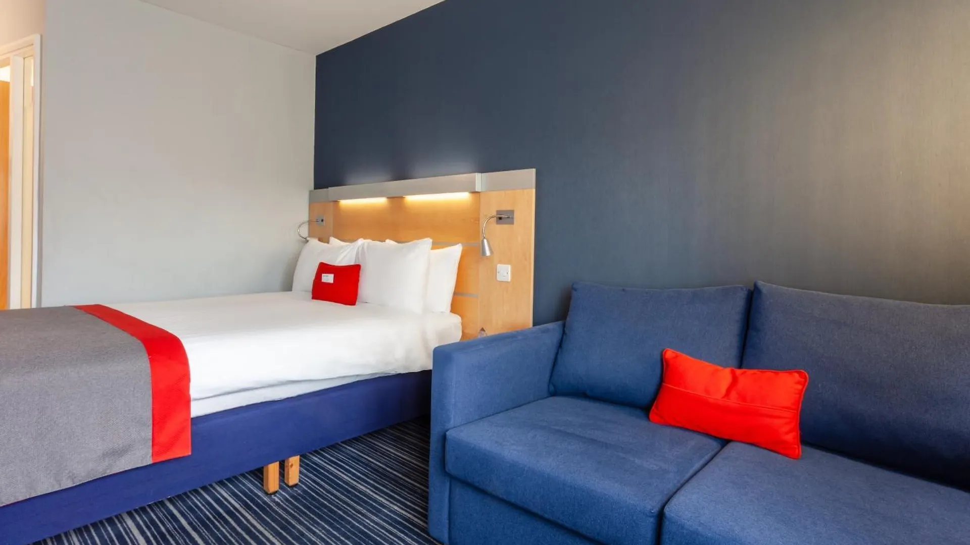 Holiday Inn Express Edinburgh - Royal Mile By Ihg Hotel